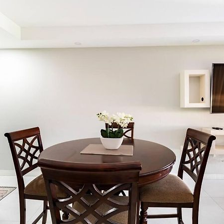 City Edge La Vie Кингстон Экстерьер фото