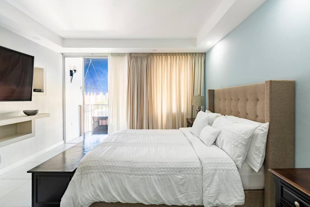 City Edge La Vie Кингстон Экстерьер фото
