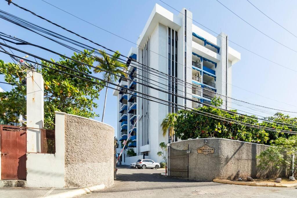 City Edge La Vie Кингстон Экстерьер фото