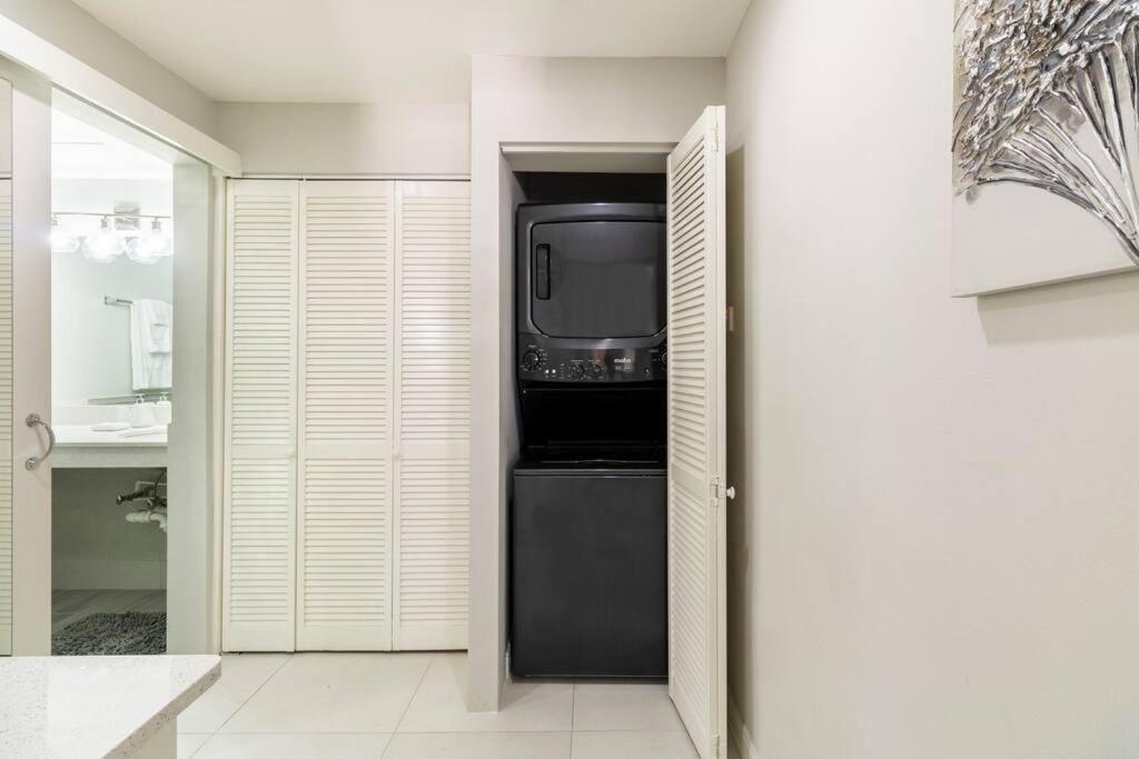 City Edge La Vie Кингстон Экстерьер фото