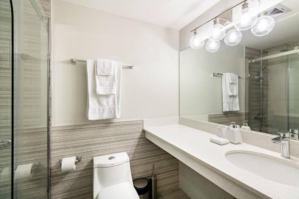 City Edge La Vie Кингстон Экстерьер фото